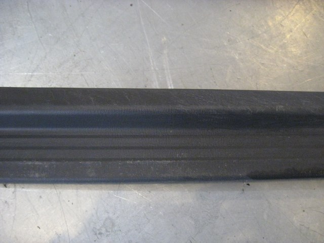 02 Subaru IMPREZA Sedan Front LH Door Sill Plate 94060 FE010 R19357