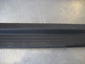 02 Subaru IMPREZA Sedan Front LH Door Sill Plate 94060 FE010 R19357