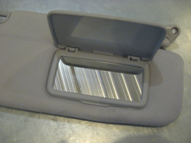 02 Subaru IMPREZA WRX RH Passenger Sun Visor  R19454