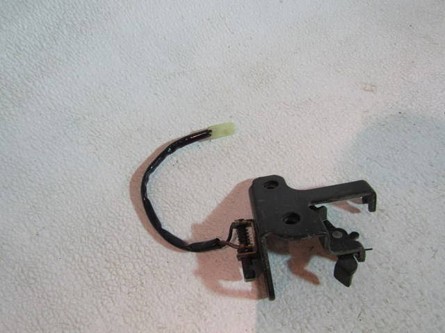 02 Subaru IMPREZA Sedan Trunk Latch  R19463