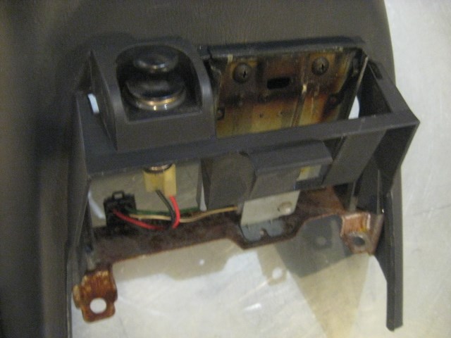 02 Subaru IMPREZA Center Console Radio Trim Surround  R19538