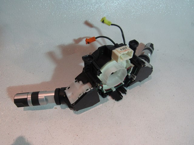 2006 Nissan 350z Clock Spring with Column Switches   R7044