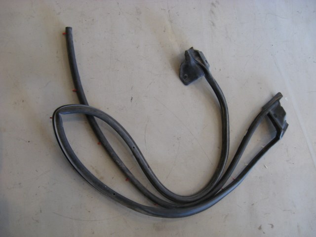 02 Subaru IMPREZA WRX Front LH Door Seal.  R7501
