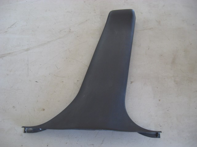 02 Subaru IMPREZA WRX Lower RH B Pillar Trim  R7575