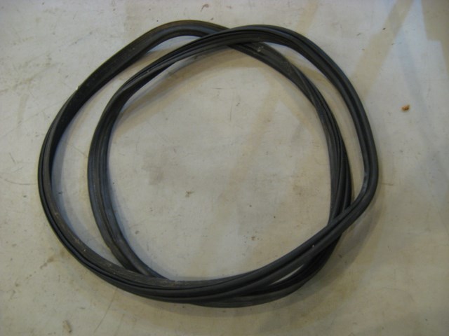 02 Subaru IMPREZA RS Trunk Seal  R7611