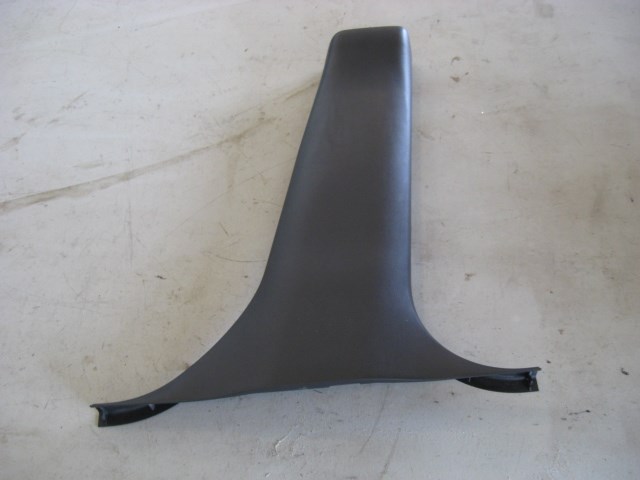 02 Subaru IMPREZA RS Lower RH B Pillar Trim  R7620