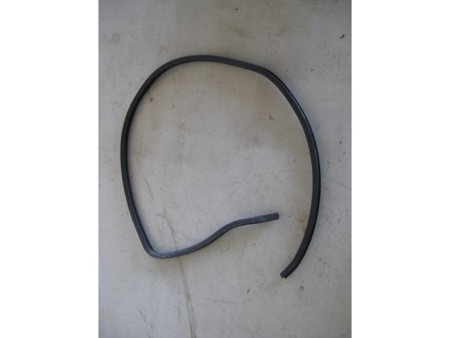 02 Subaru IMPREZA RS Front RH Interior Door Seal  R7623