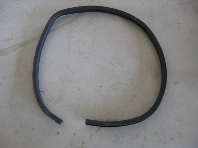 02 Subaru IMPREZA RS Rear LH Interior Door Seal  R7629