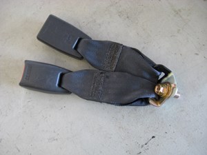 02 Subaru IMPREZA RS Rear Center Seat Belt Buckles  R7639