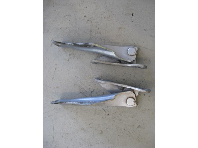 02 Subaru IMPREZA RS Hood Hinges  R7782