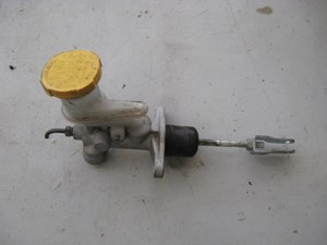 2002 Subaru IMPREZA RS Clutch Master Cylinder OEM R7792