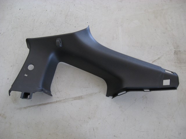 06 Nissan 350Z RH Passenger BC Pillar  R7948