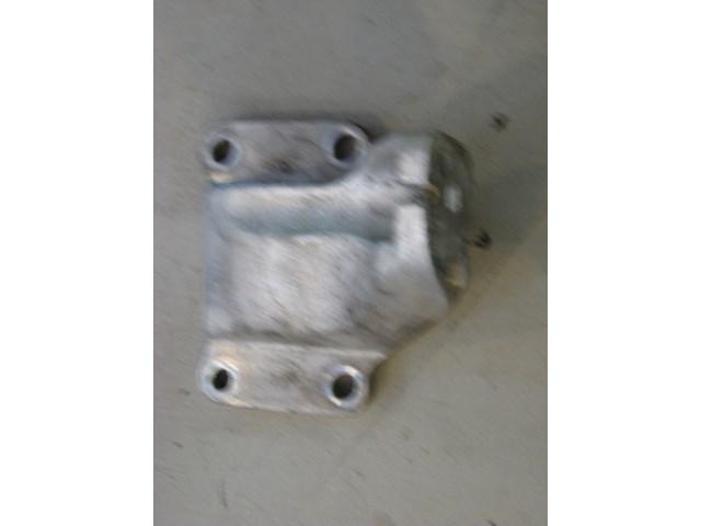 06 Nissan 350Z RH Engine Bracket  R8034