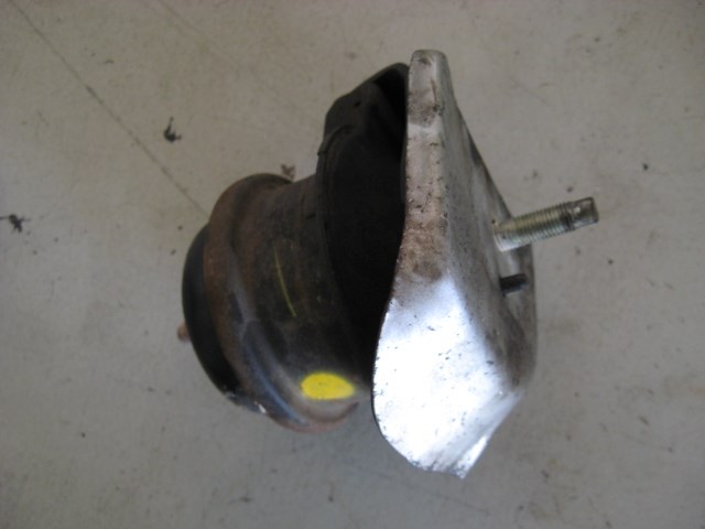 06 Nissan 350Z LH Engine Mount  R8048