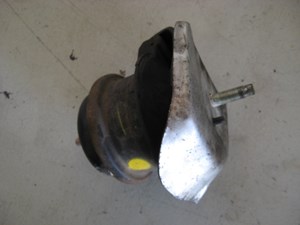 06 Nissan 350Z LH Engine Mount  R8048
