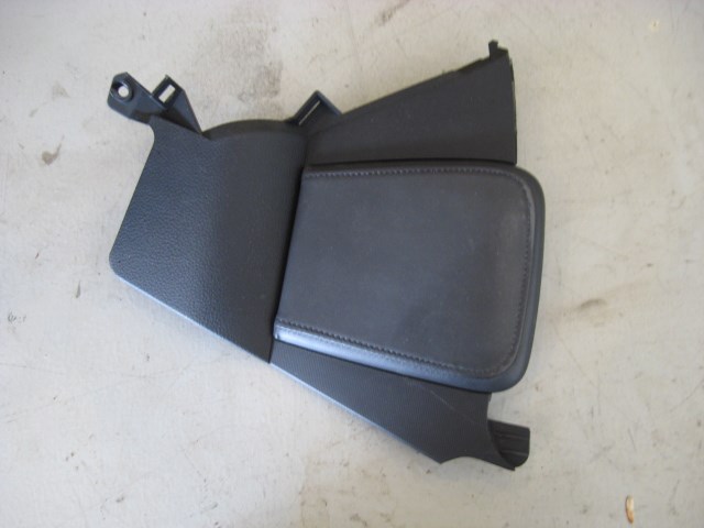 06 Nissan 350Z LH Driver Knee Bloster  R8086