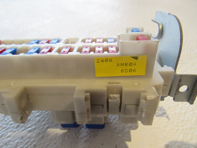 06 Nissan 350Z Interior Fuse Box  R8098