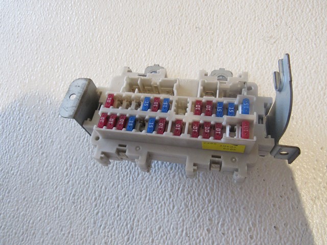 06 Nissan 350Z Interior Fuse Box  R8098