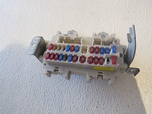 06 Nissan 350Z Interior Fuse Box  R8098