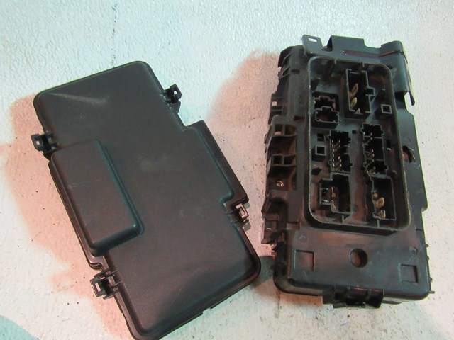 03 Acura RSX Engine Bay Fuse Box  R8498