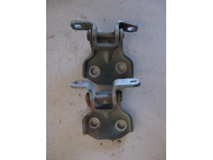 04 Subaru IMPREZA Front RH Door Hinges  R8569