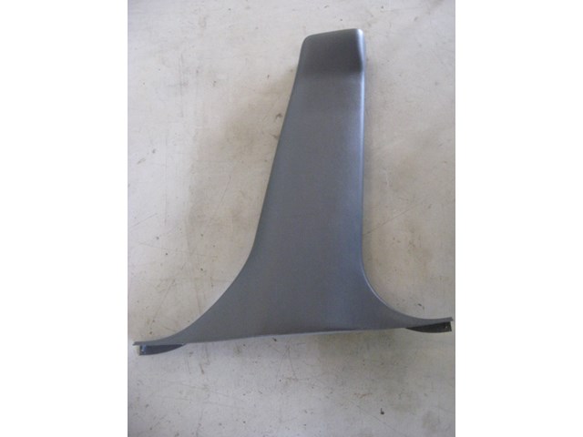 04 Subaru IMPREZA RH Lower B Pillar Trim Panel  R8609