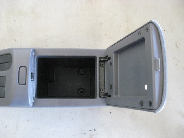 04 Subaru IMPREZA Center Dash Console  R8630