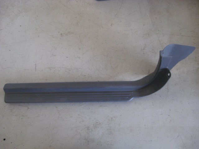 04 Subaru IMPREZA Front RH Door Sill Plate  R8632