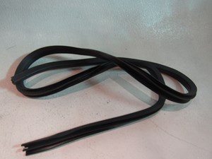 04 Subaru IMPREZA LH Driver Front Door Seal  R8652