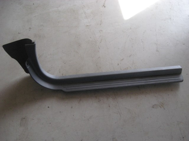 04 Subaru IMPREZA Front LH Driver Door Sill Plate  R8655