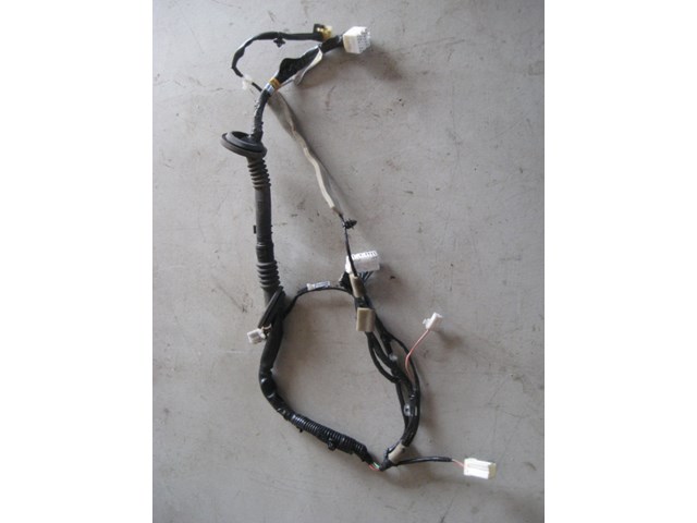 04 Subaru IMPREZA Front LH Driver Door Wire Harness R8657