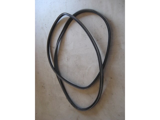 04 Subaru IMPREZA Hatch Seal  R8720