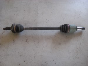 04 Subaru IMPREZA Front RH Axle Assembly  R8790