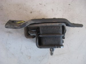 04 Subaru IMPREZA TS LH Engine Mount  R8813
