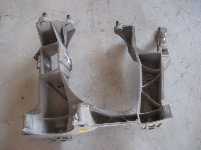 98 Porsche BOXSTER RH Engine Bracket 98633115206 R8942