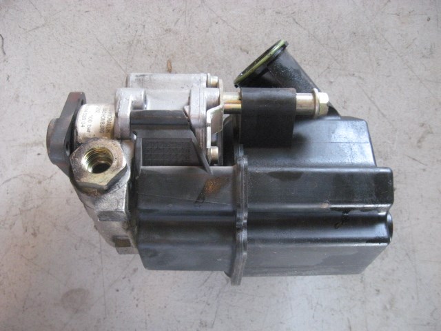 98 Porsche BOXSTER Power Steering Pump Assembly 99631402004 (Tank) - 99631422002