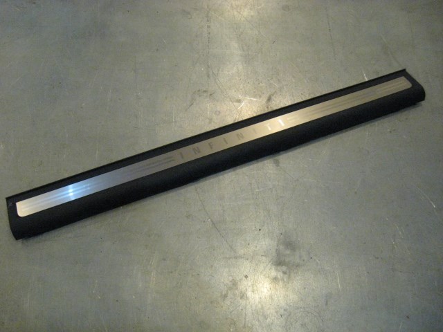 04 Infiniti G35 LH Driver Door Sill Trim Plate 76895 AM800 R15116