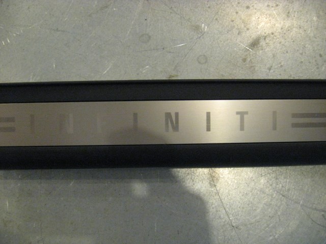 04 Infiniti G35 LH Driver Door Sill Trim Plate 76895 AM800 R15116