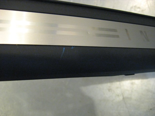 04 Infiniti G35 LH Driver Door Sill Trim Plate 76895 AM800 R15116