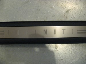 04 Infiniti G35 LH Driver Door Sill Trim Plate 76895 AM800 R15116