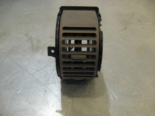 04 Infiniti G35 LH Driver Dash Vent  R15125