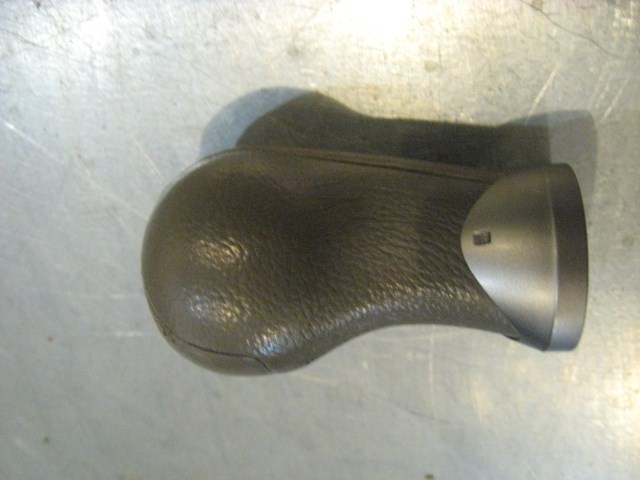04 Infiniti G35 MT Tan Shift Knob  R15187