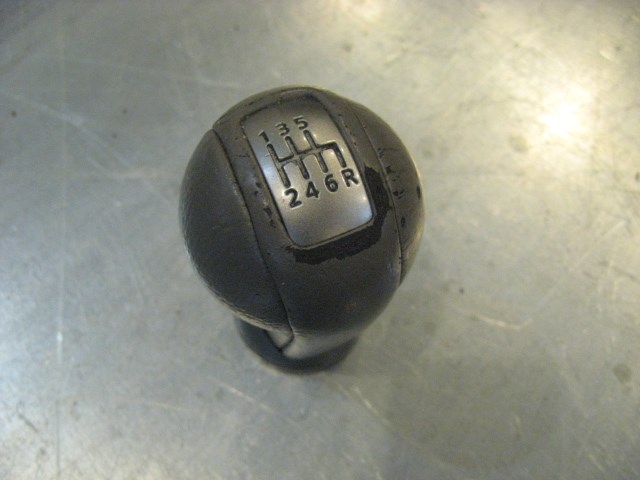 04 Infiniti G35 MT Tan Shift Knob  R15187