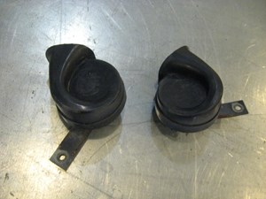 04 Infiniti G35 Horns  R15270