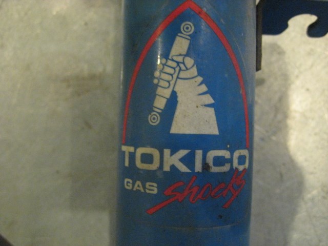 04 Infiniti G35 Front RH Tokico Strut Spring Assy  R15327