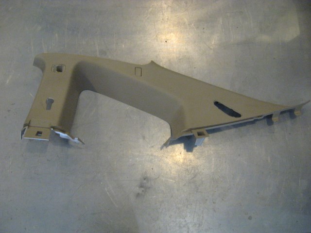 04 Infiniti G35 RH Passenger Quarter Glass Trim 76934 AM800 R15377