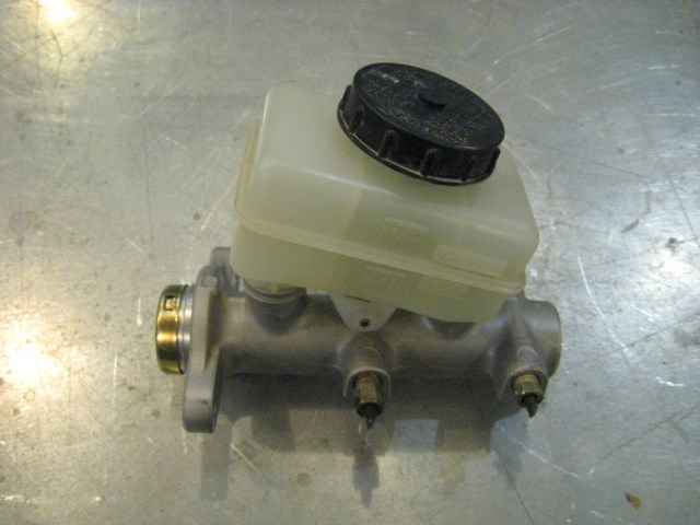 04 Nissan 350Z Brake Master Cylinder  R15557