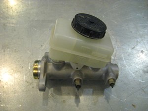 04 Nissan 350Z Brake Master Cylinder  R15557