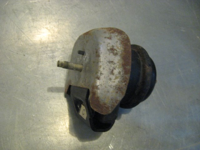 04 Nissan 350Z RH Passenger Engine Mount  R15641