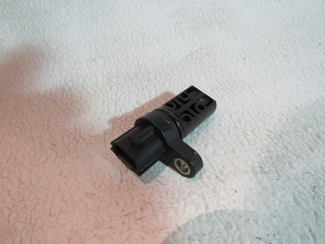04 Nissan 350Z RH Passenger Cam Position Sensor  R15714